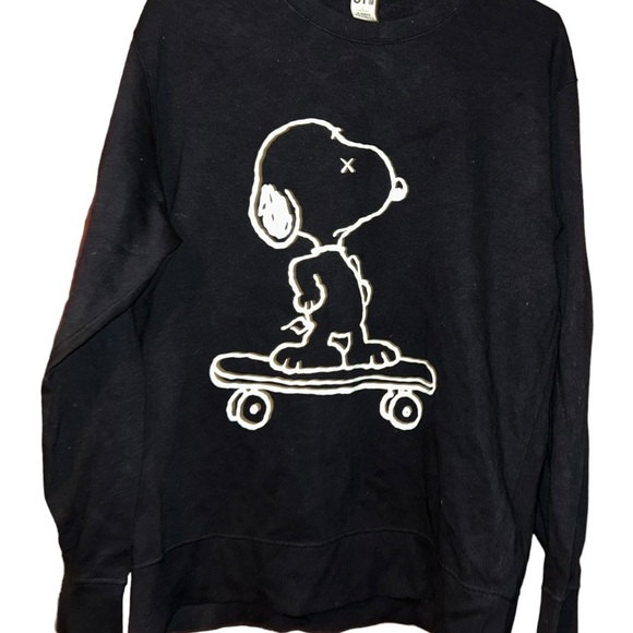 KAWS x Uniqlo x Peanuts Snoopy Skateboarding black Sweatshirt size Large L - Picture 1 of 4